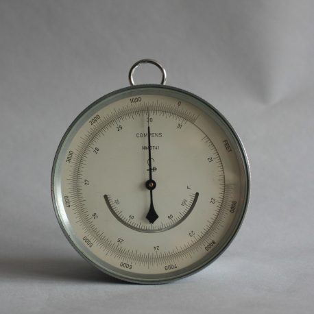TH58 Barometer & Thermometer